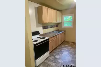 610 Harrell, Longview, TX 75601 - Photo 2
