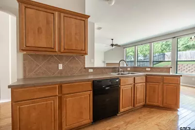 625 Winding Brook Trl, Tyler, TX 75703 - Photo 6