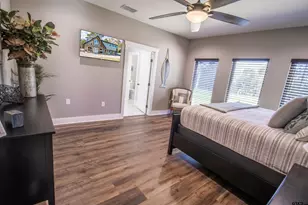 449 Lakeview Cir, Jefferson, TX 75657 - Photo 16