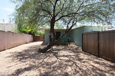 1135 E 8th Street #3 - Photo 1