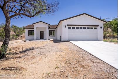 995 Circulo Golondrina, Rio Rico, AZ 85648 - Photo 1