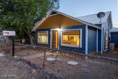 327 Park Avenue, Bisbee, AZ 85603 - Photo 1