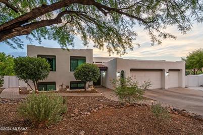 1891 W La Quinta Place, Tucson, AZ 85737 - Photo 1