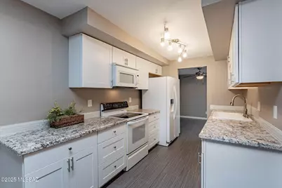 904 S Clara Vista Circle, Green Valley, AZ 85614 - Photo 1