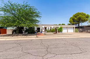 8914 E Maple Leaf Dr, Tucson, AZ 85710 - Photo 1