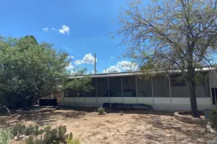 557 E Hillcrest Dr, Benson, AZ 85602 - Photo 1