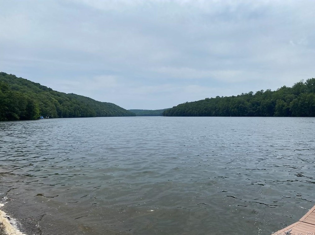 275 Wewaka Brook Rd, Bridgewater CT  06752-1714 exterior