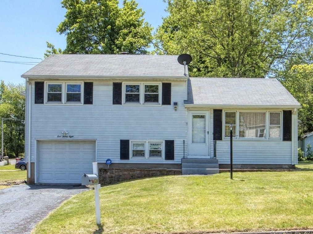 128 Belvedere Dr, Meriden, CT 06450 exterior