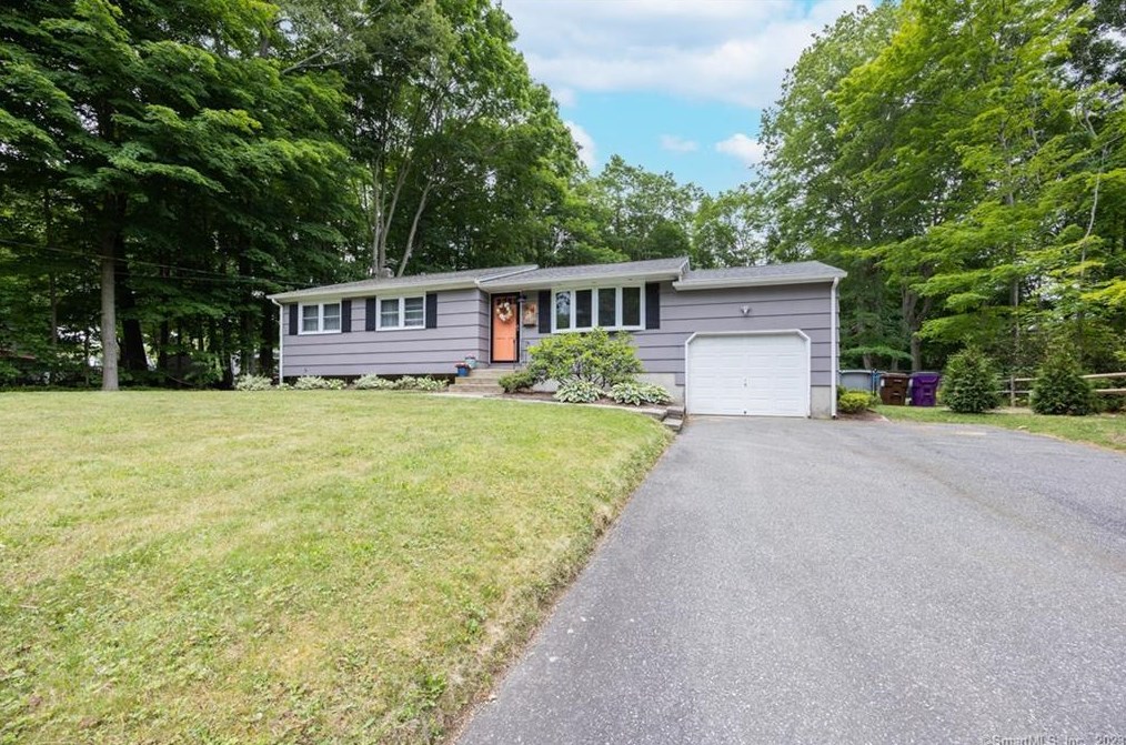 3 Hill View Ln, Clinton, CT 06413 exterior