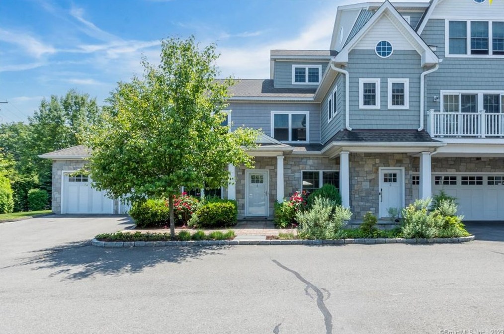 2180 Kings Hwy, Fairfield, CT 06824 exterior