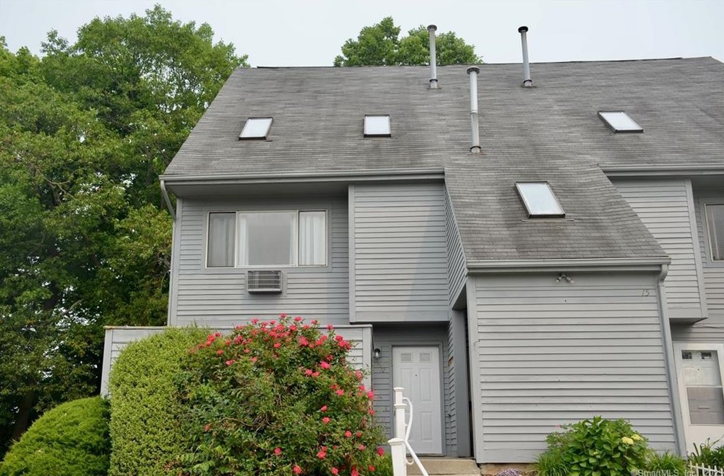 12 Sundance Dr, Branford, CT 06405 exterior