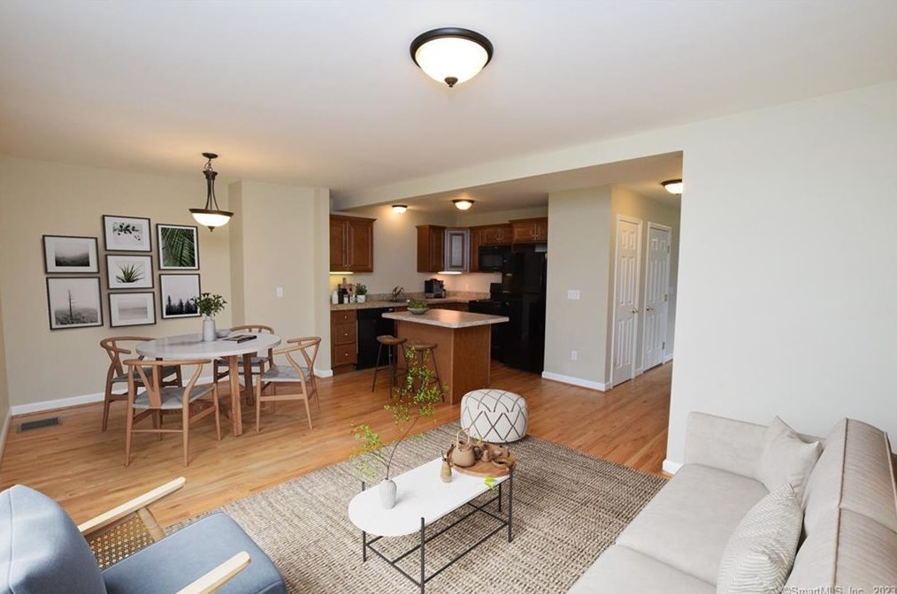 131 Woodland St, Manchester, CT 06042