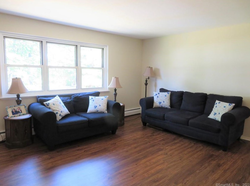 490 Oak Ave #apt 44, Cheshire, CT 06410