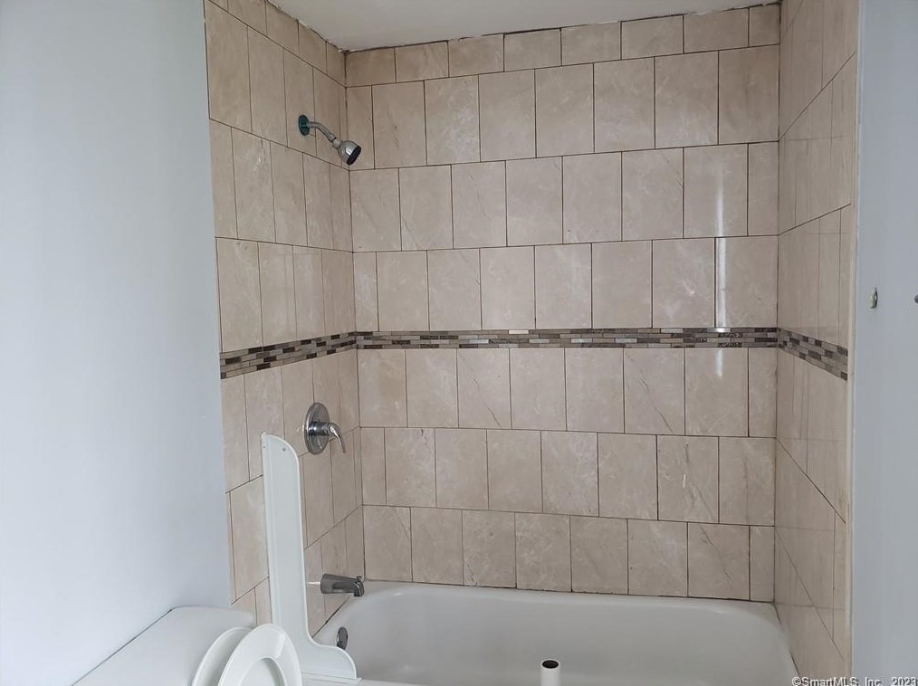 12 Orange St, Hartford CT  06106-1128 exterior