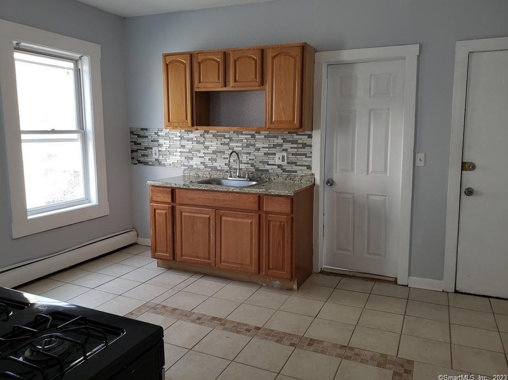 12 Orange St, Hartford CT  06106-1128 exterior