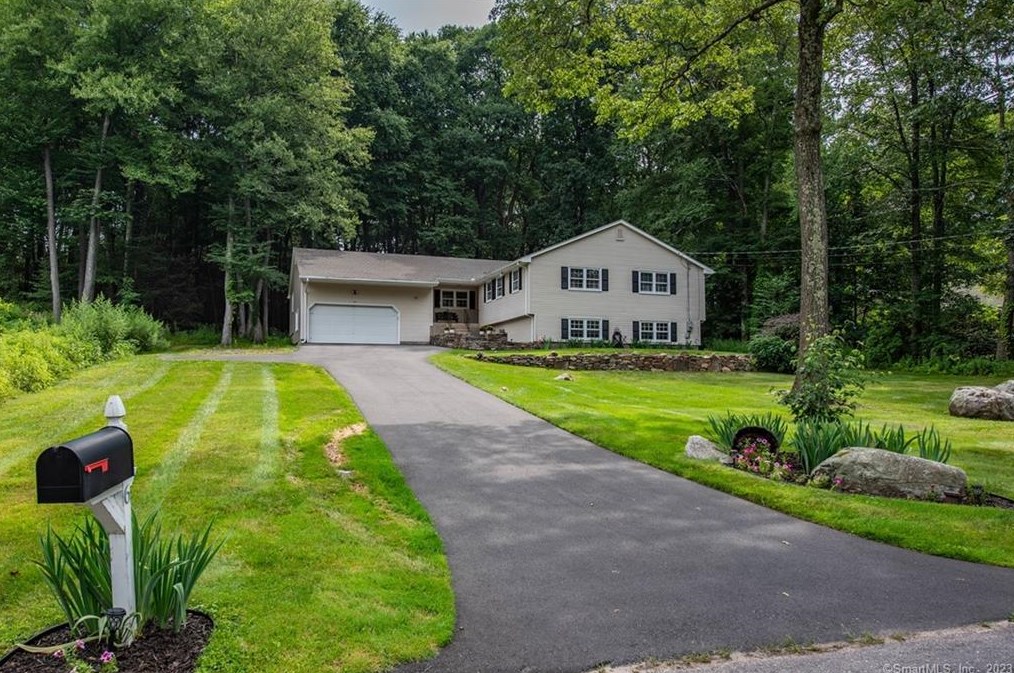 116 Carriage Dr, Avon, CT 06001