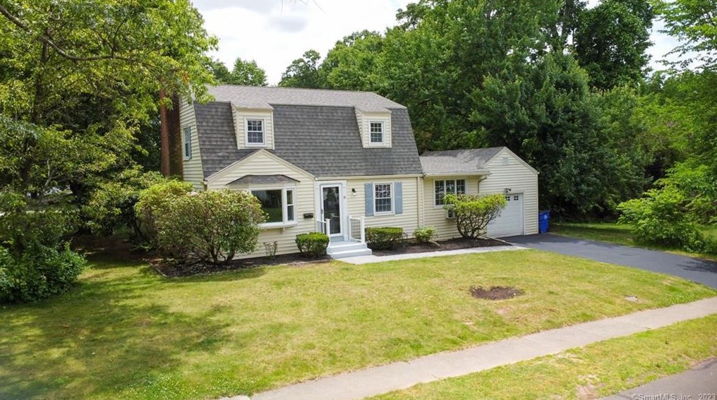 19 Barton St, Hartford, CT 06110 exterior