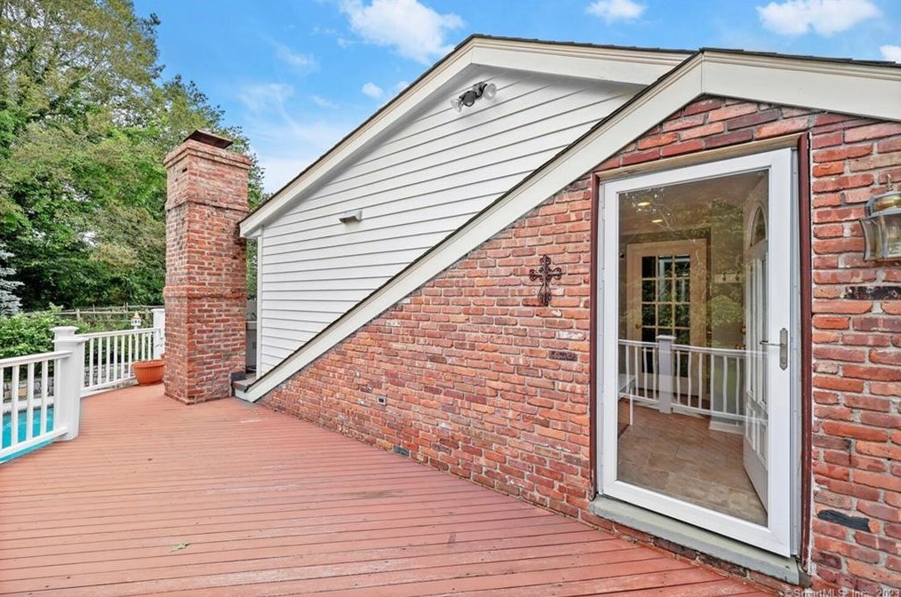 11 Gregory Rd, Cos Cob, CT 06807