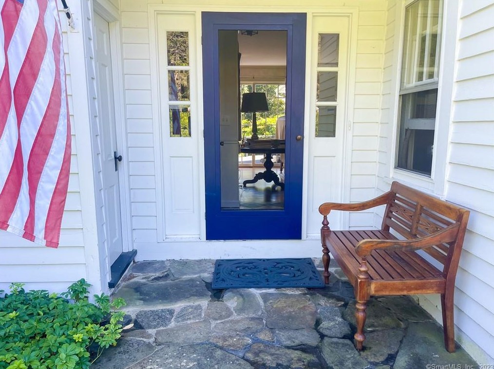 17 Dodgingtown Rd, Newtown, CT 06470-1836