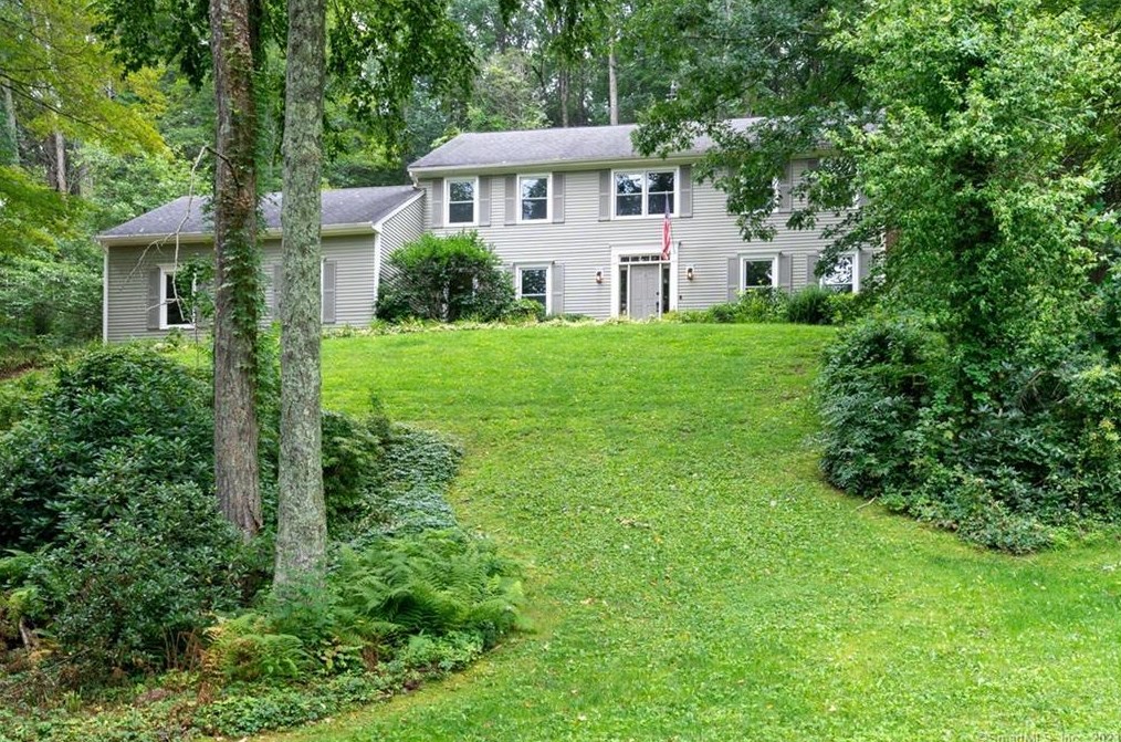 11 Cricket Ln, Avon, CT 06001-2325