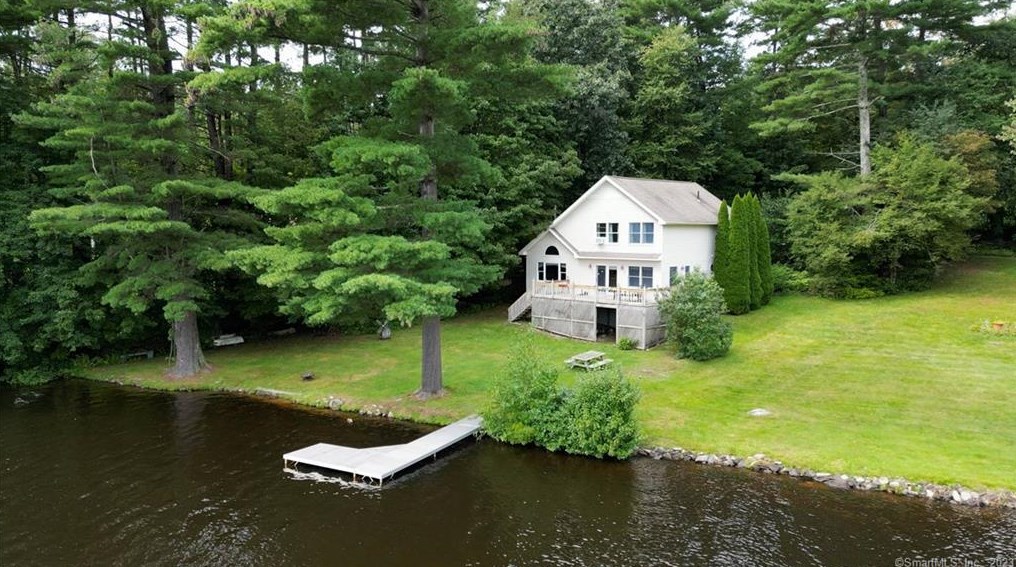 50 Lake View Dr, Woodstock, CT 06281 exterior