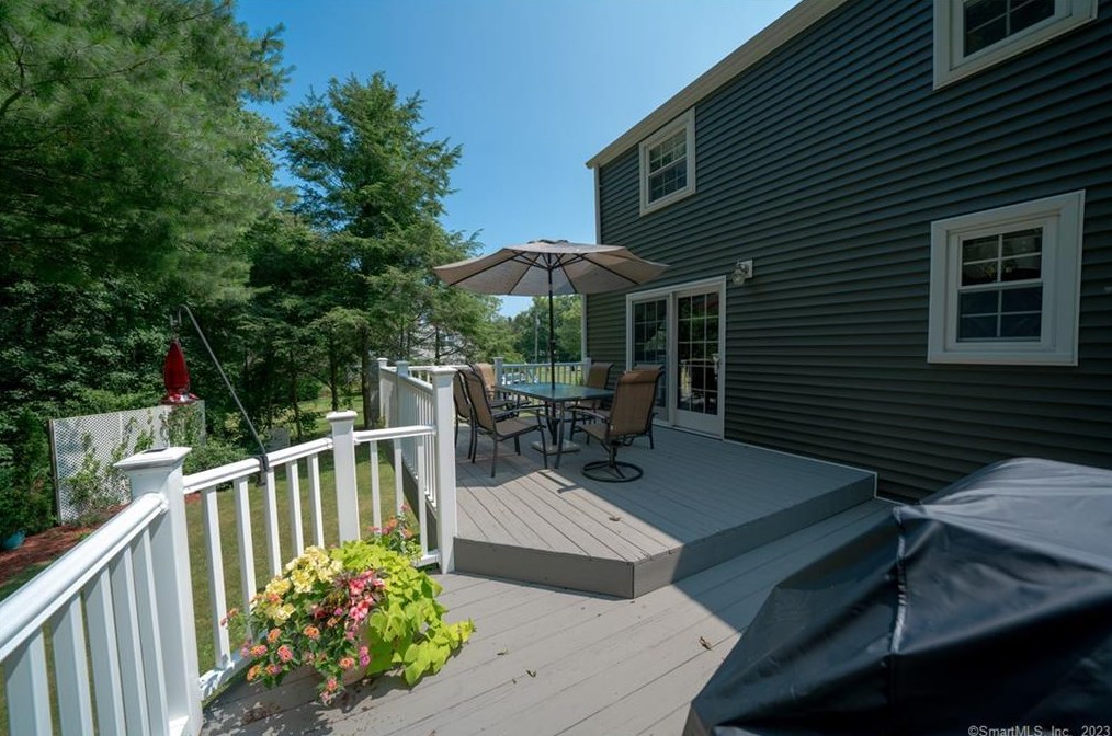 21 Hemlock Dr, Vernon, CT 06066 exterior