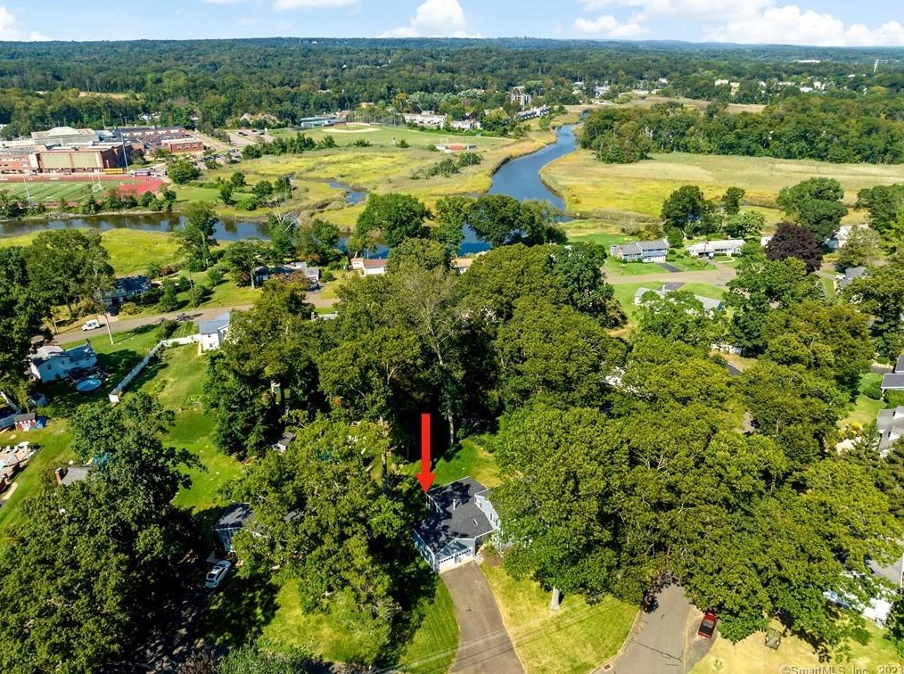 8 Hawthorne Ter, Branford, CT 06405 exterior