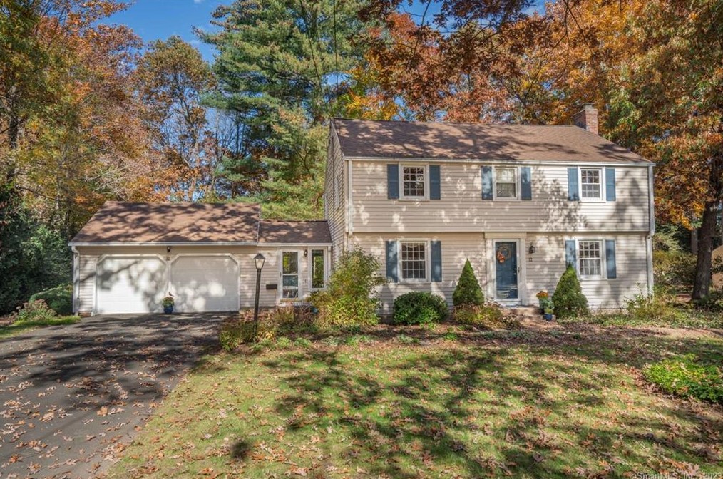 12 Carver Cir, Simsbury, CT 06070-2004