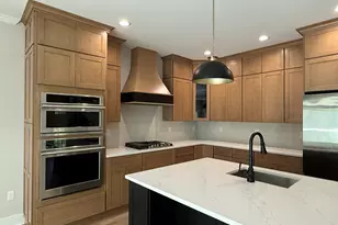 14 Village Cir, Guilford, CT 06437 - Photo 2