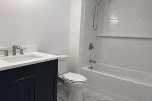 14 Village Cir, Guilford, CT 06437 - Photo 10