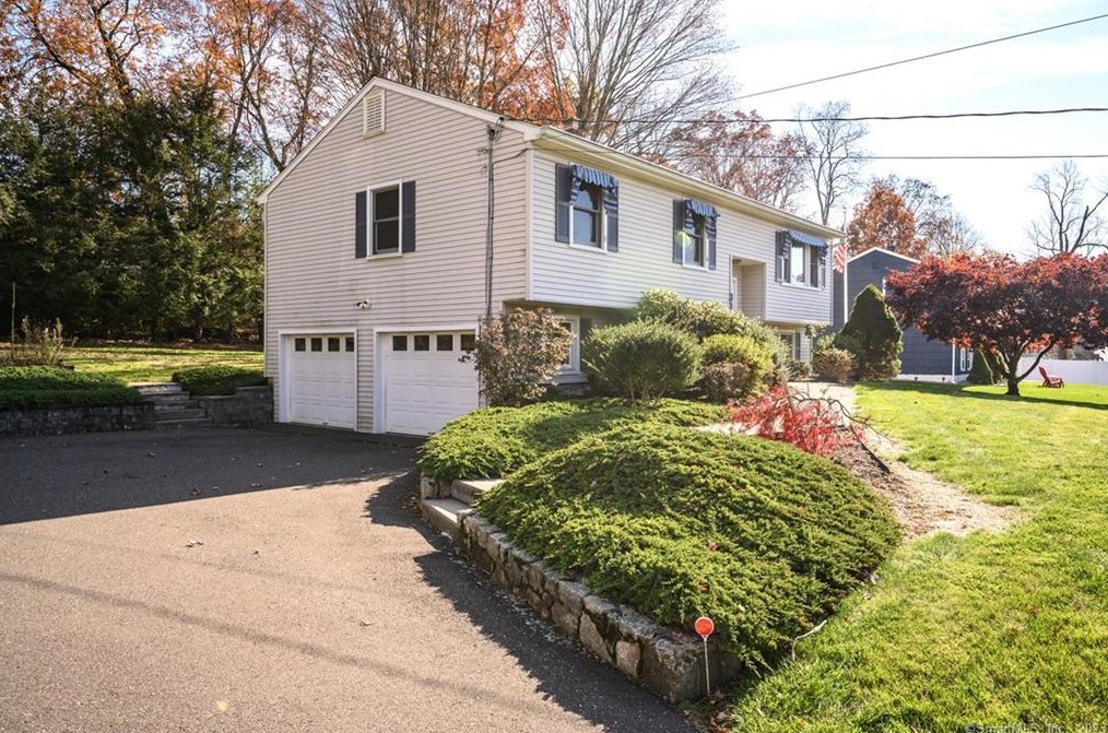 31 Wilkes Rd, Danbury, CT 06811 exterior