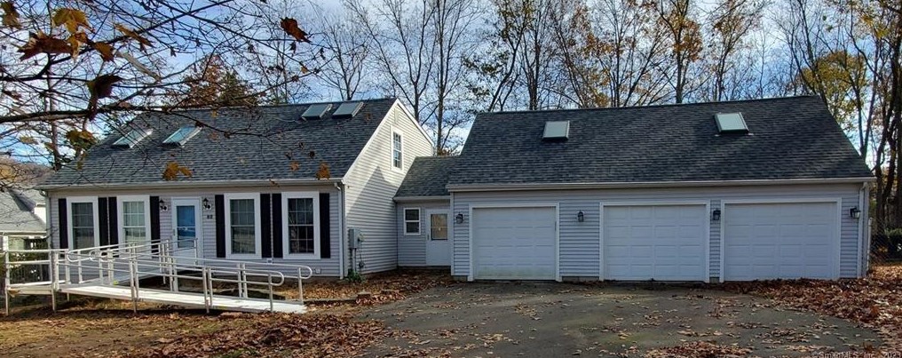 82 Heather Hts, Meriden, CT 06450-3585