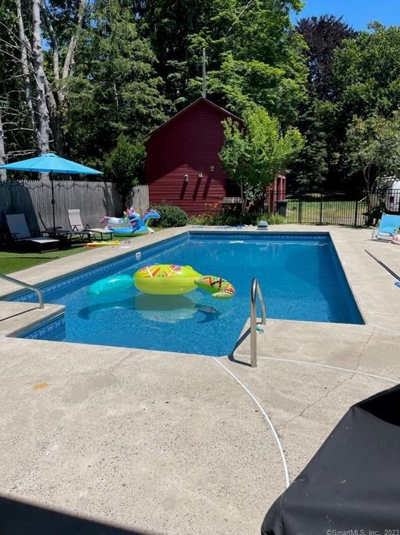 821 Racebrook Rd, Orange, CT 06477