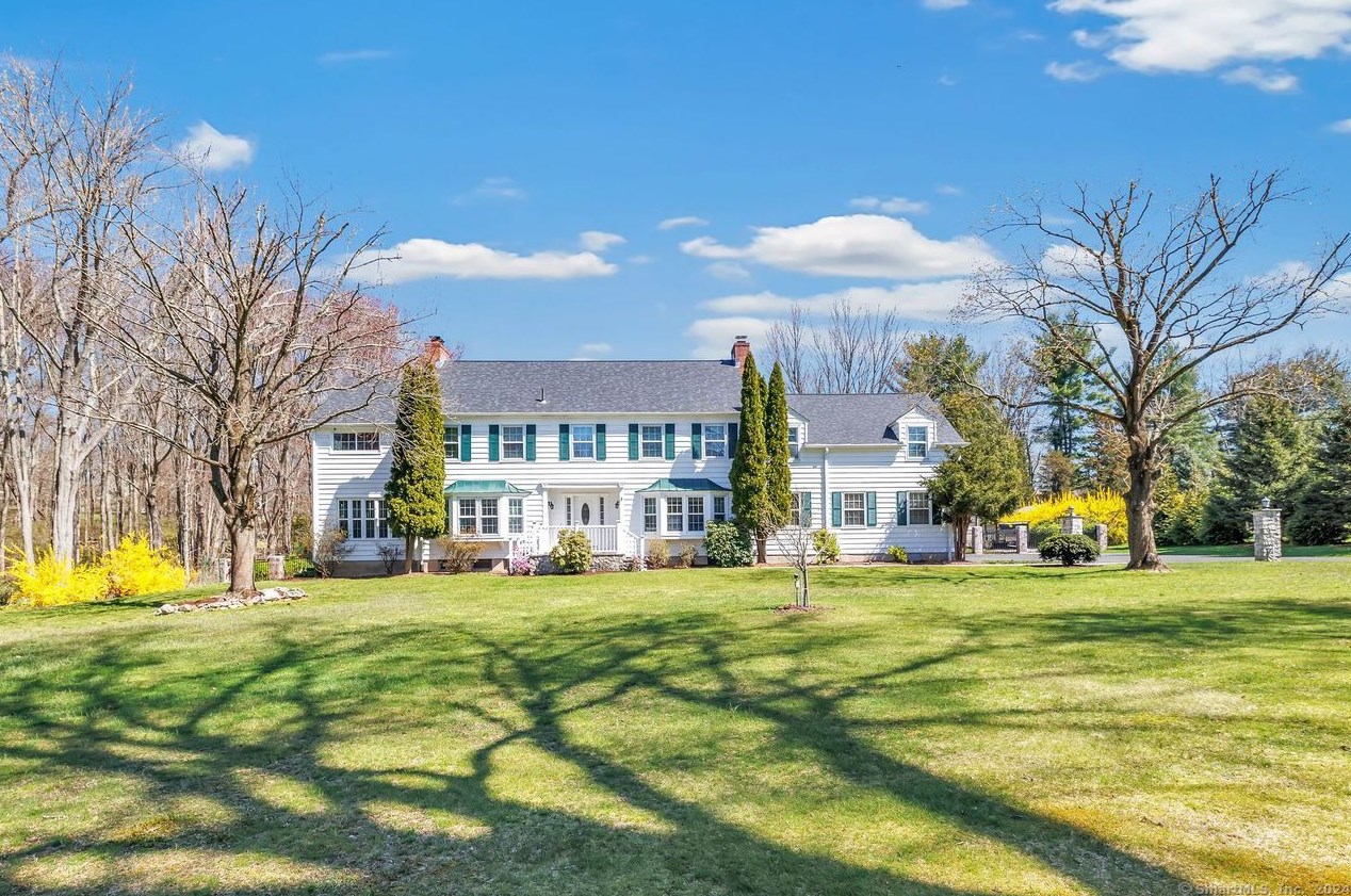 210 Manor Hill Rd, Stratford, CT 06614 exterior