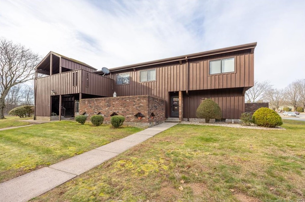 99 Webster Ct, Hartford, CT 06111 exterior