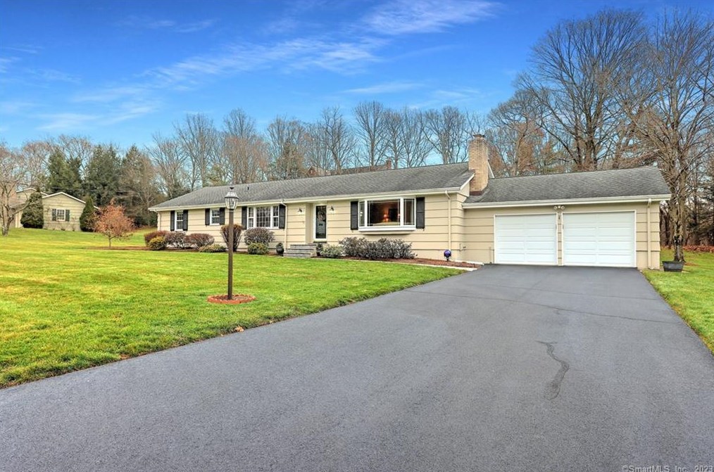 132 Pardee Manor Rd, Orange, CT 06477 exterior
