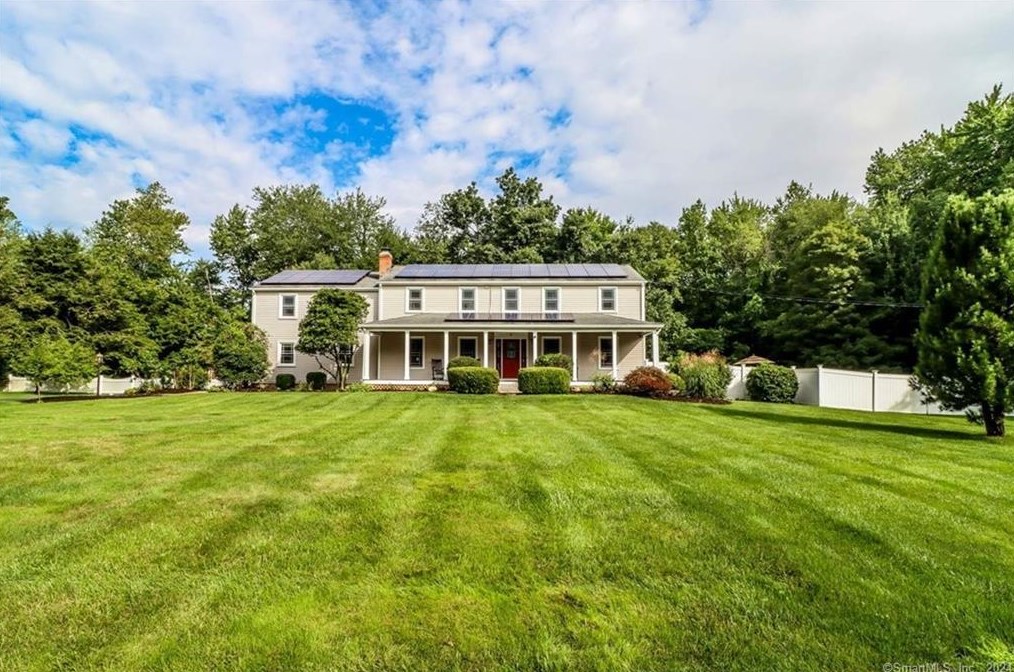 9 Grand Pl, Newtown, CT 06470 exterior