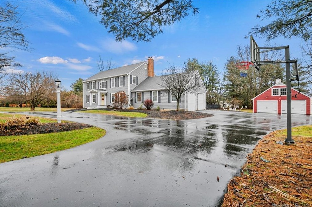 654 Cortland Cir, Cheshire, CT 06410 exterior