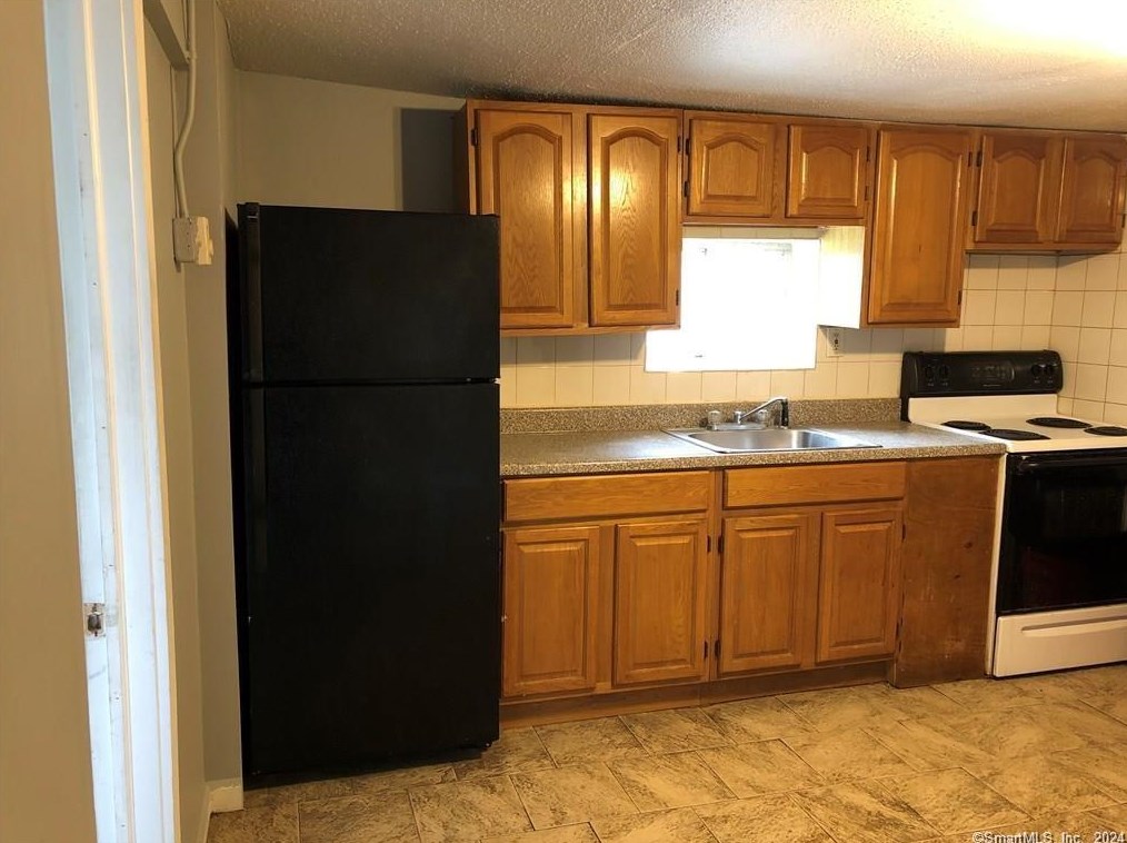 174 Main St #1, Winsted, CT 06098