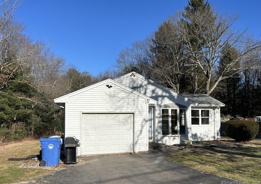 82 Eaton Rd, Tolland, CT 06084-2317