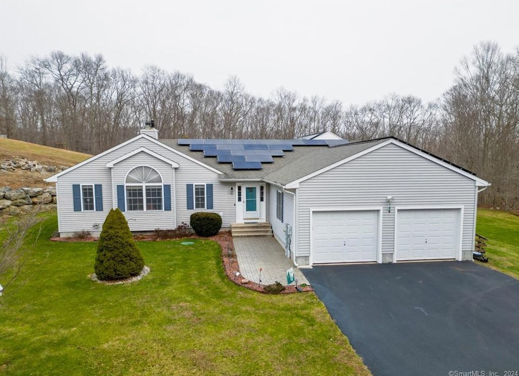 72 Pheasant Run, Chesterfield, CT 06370 exterior