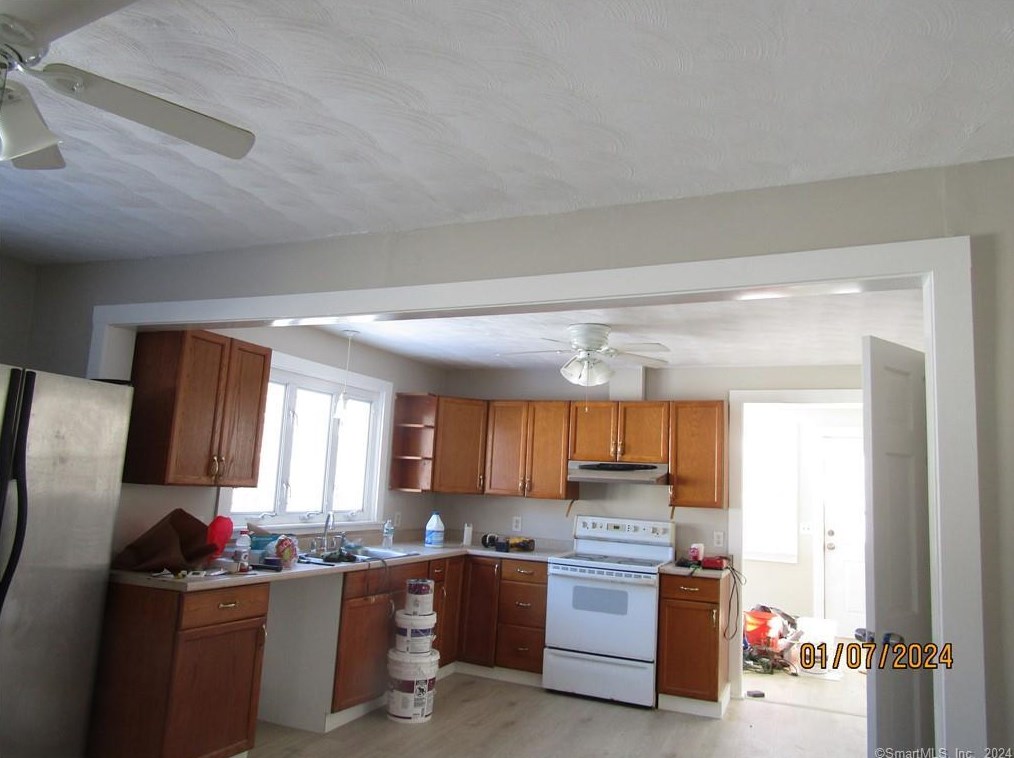 68 Lake St, Coventry, CT 06238
