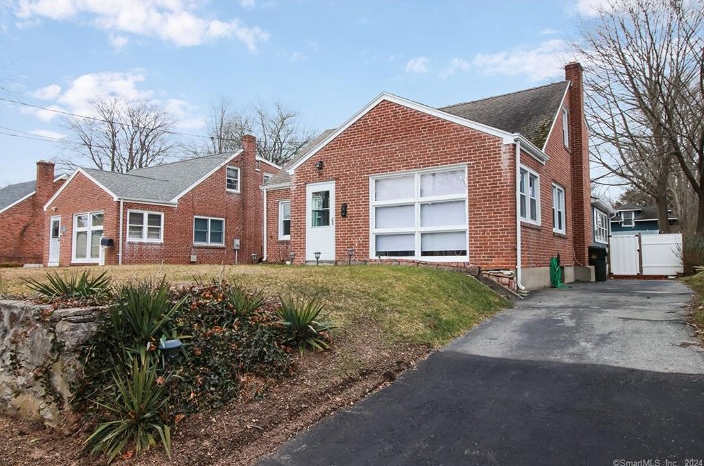 53 Park St, United States Coast Guard Ac, CT 06320-2827