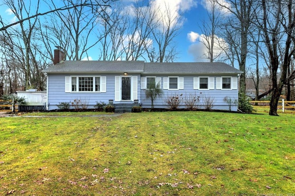 11 Woodland Dr, Clinton, CT 06413 exterior