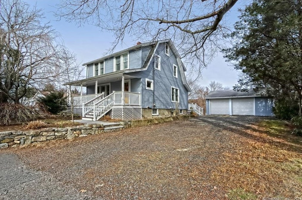 946 Cutspring Rd, Stratford, CT 06614-1956