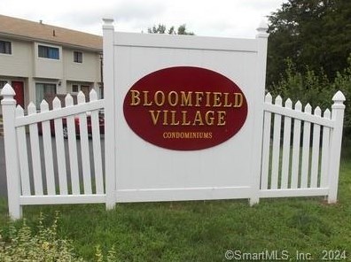 Woodland Green in Bloomfield: 2 & 3 Bedroom Townhome Rentals in Bloomfield,  CT