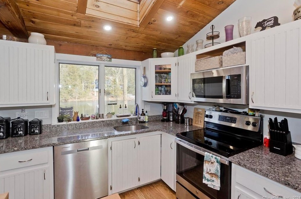 400 Salmon Brook St, Granby CT  06035-1400 exterior