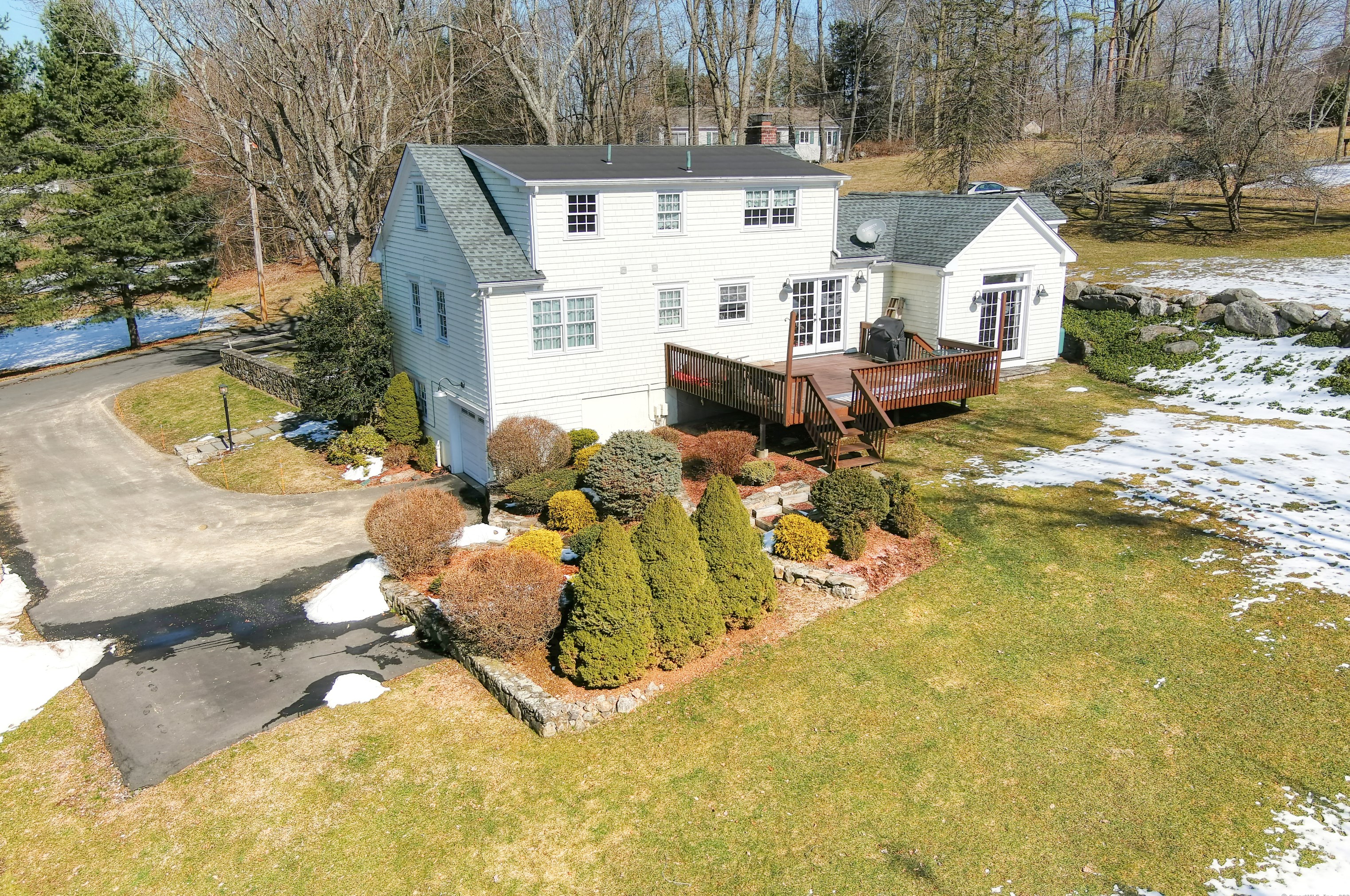 8 Harding Dr, Ridgefield, CT 06877 exterior