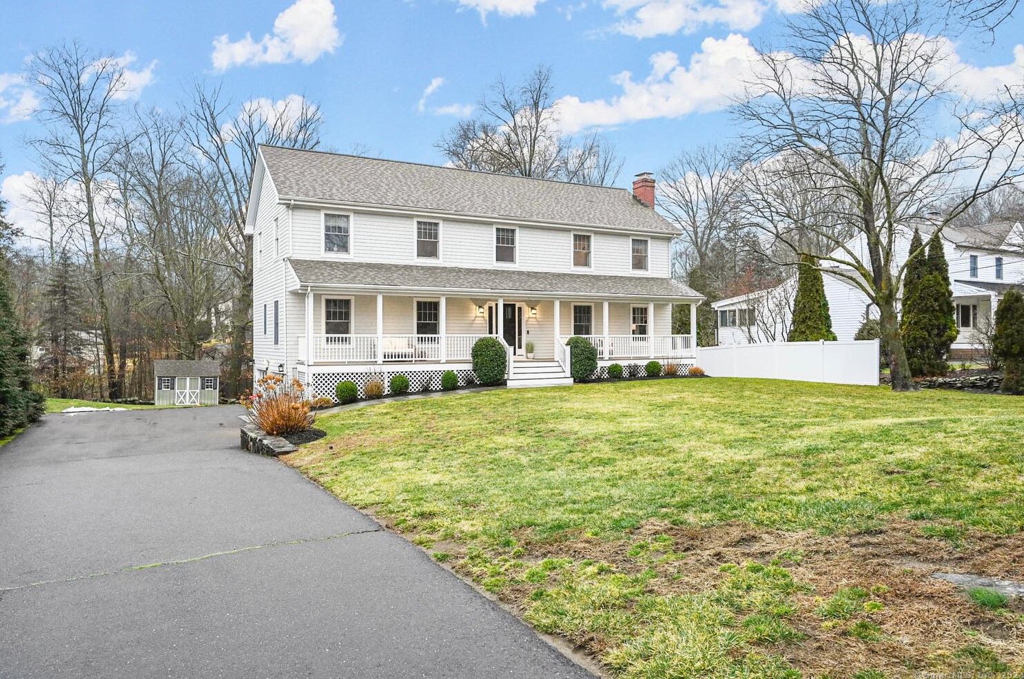 77 Winoca Rd, Fairfield, CT 06825 exterior