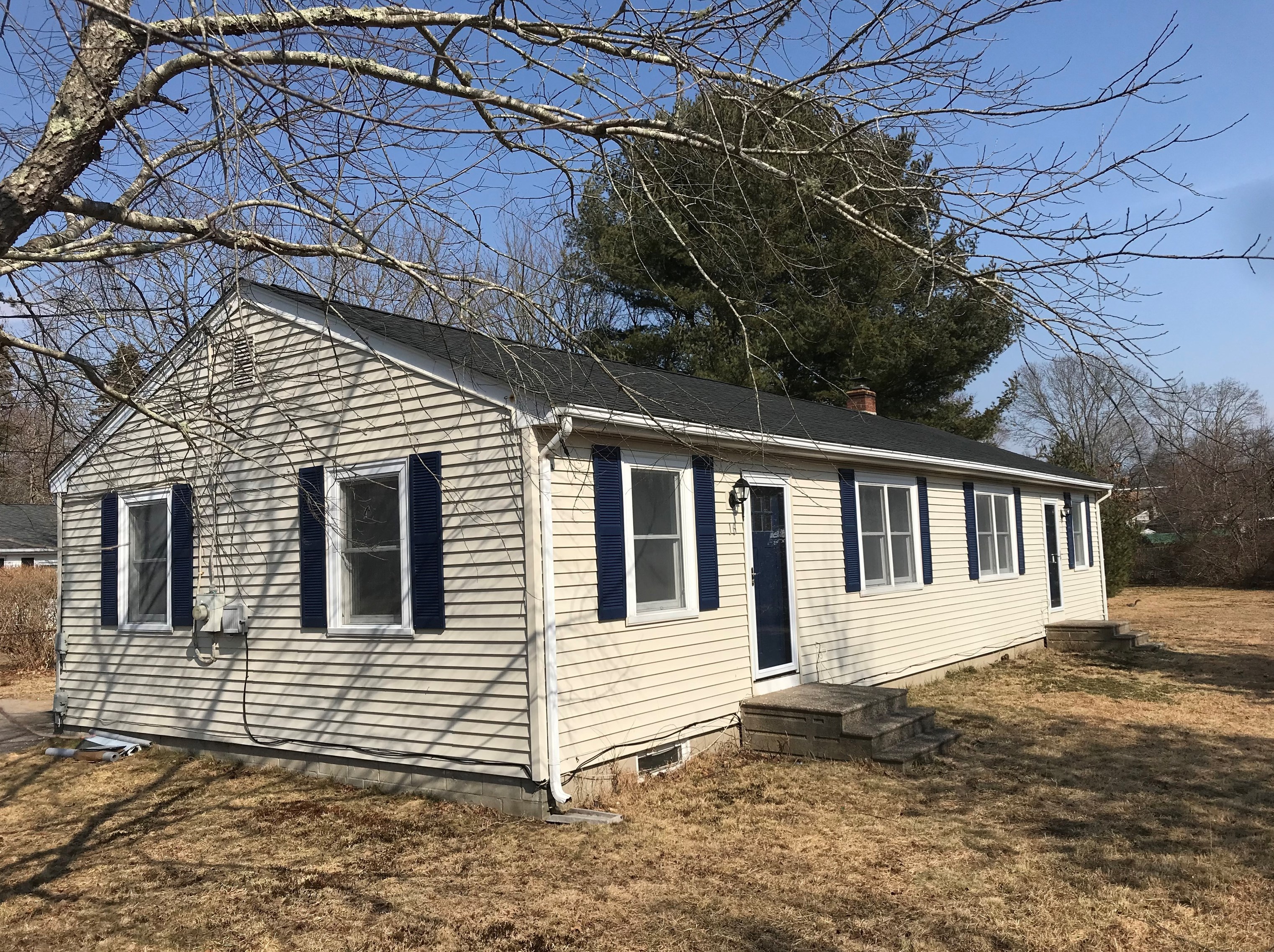 16 Hartford Ct, Groton, CT 06340